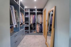 Walk in Wardrobe- click for photo gallery